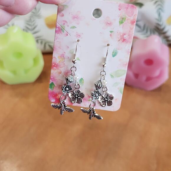 Bee Flower Dangle Drop Earrings, Silver Bead Dainty Elegant Minimalist Jewelry - Picture 4 of 4